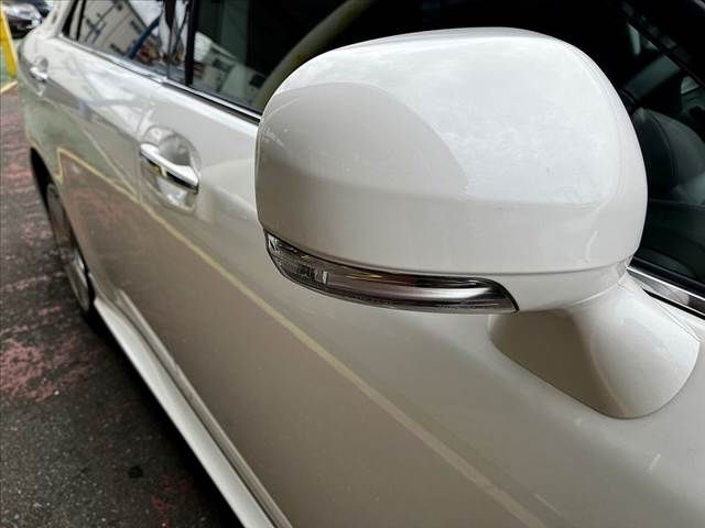 CROWN sedan