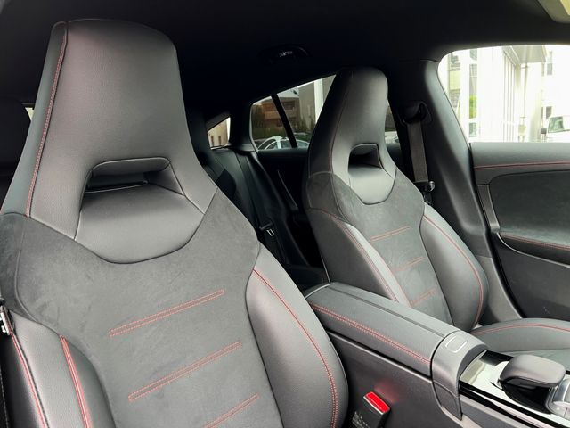 MERCEDES BENZ CLA Shooting Brake