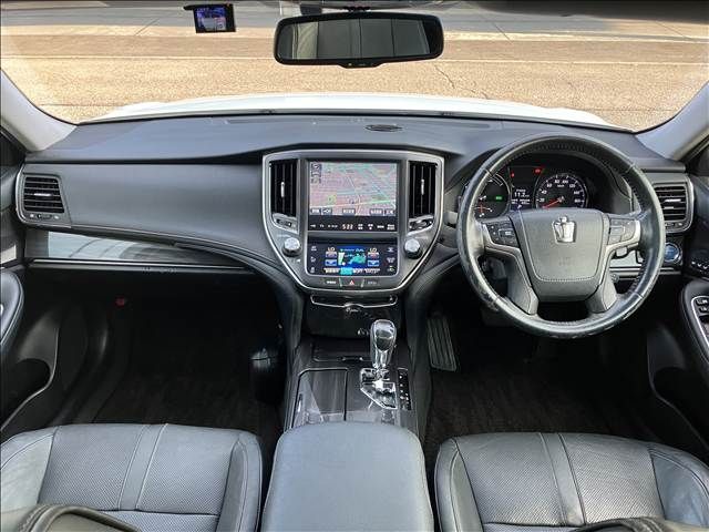 CROWN sedan hybrid