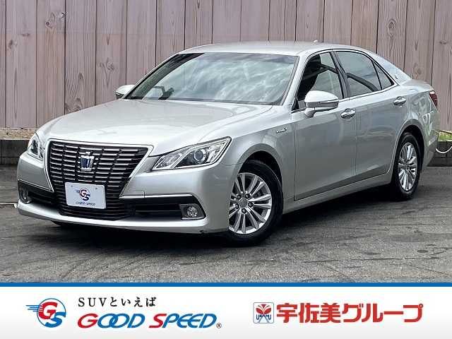 CROWN sedan hybrid