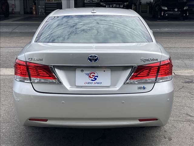 CROWN sedan hybrid