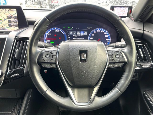 CROWN sedan hybrid