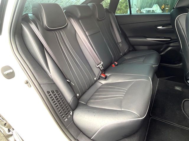 CROWN sedan hybrid