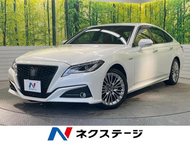 CROWN sedan hybrid