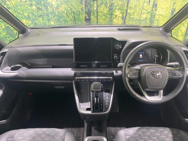 VOXY HYBRID