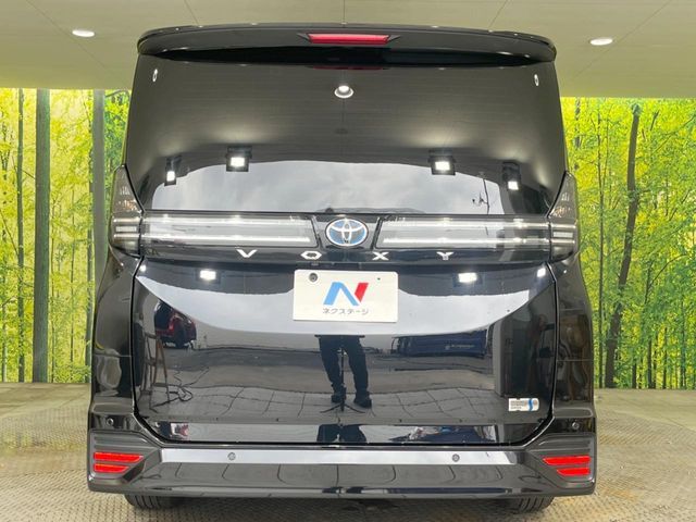 VOXY HYBRID