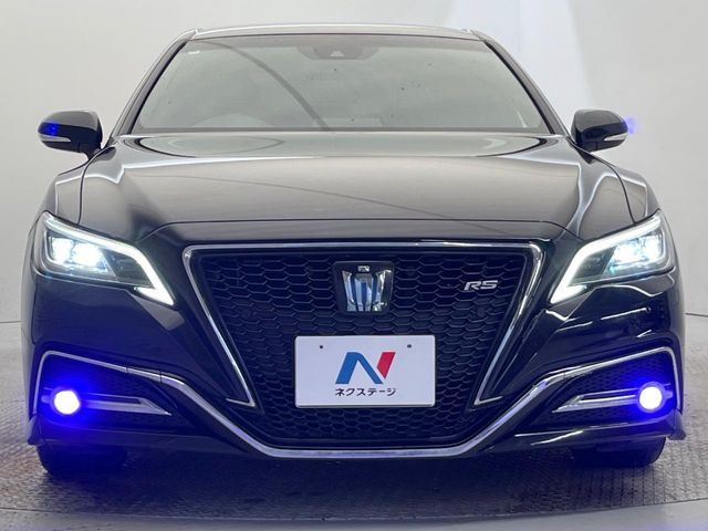 CROWN sedan hybrid