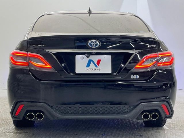CROWN sedan hybrid