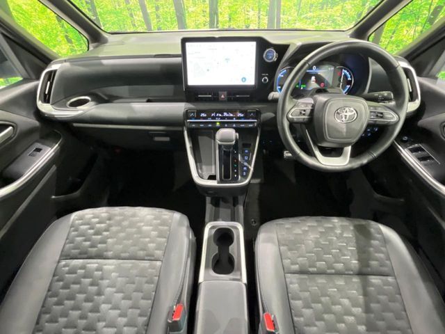 VOXY HYBRID 4WD