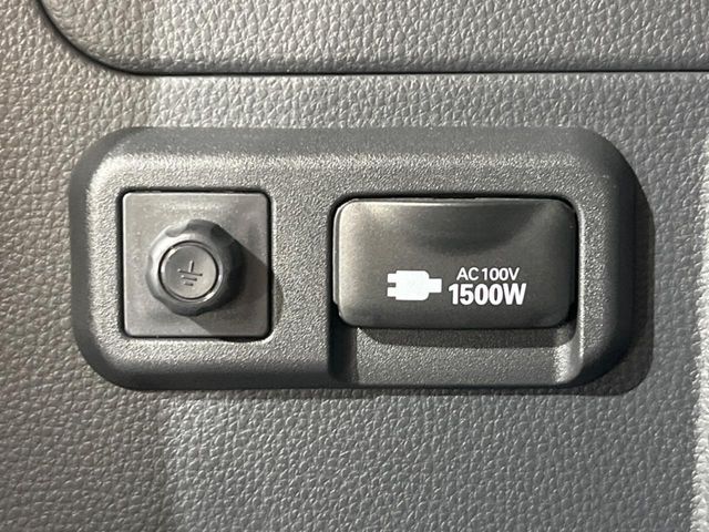 VOXY HYBRID 4WD