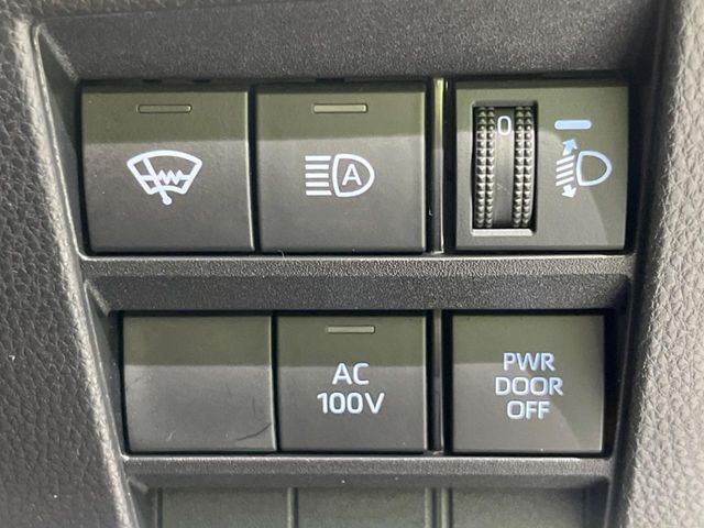 VOXY HYBRID 4WD
