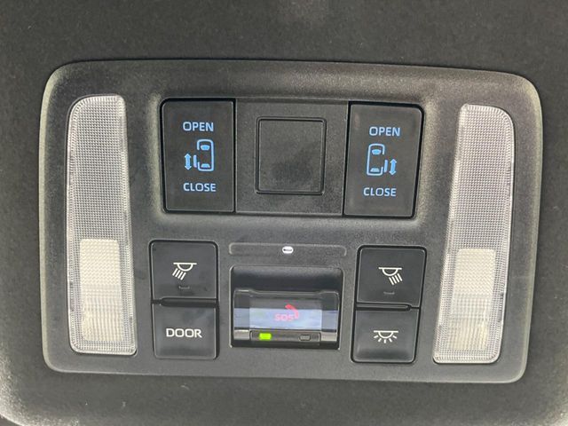 VOXY HYBRID 4WD