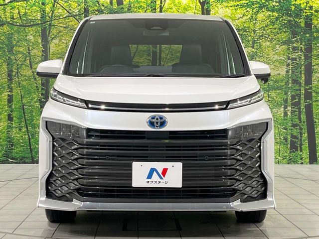 VOXY HYBRID 4WD