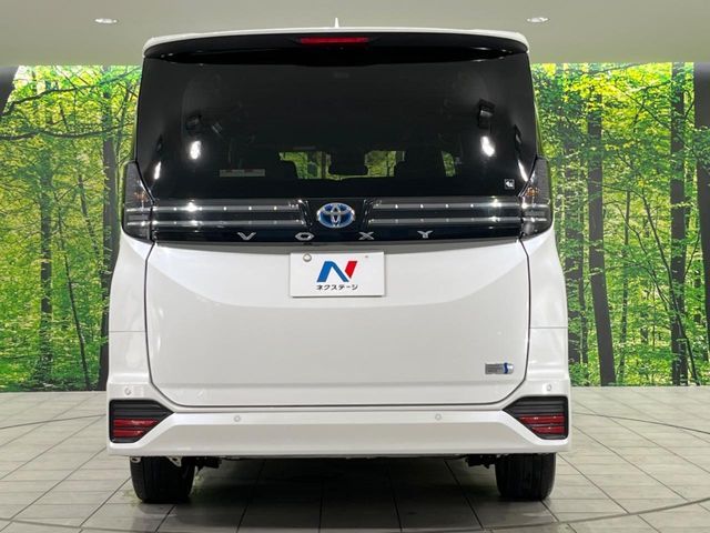 VOXY HYBRID 4WD