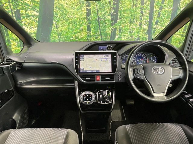 VOXY HYBRID