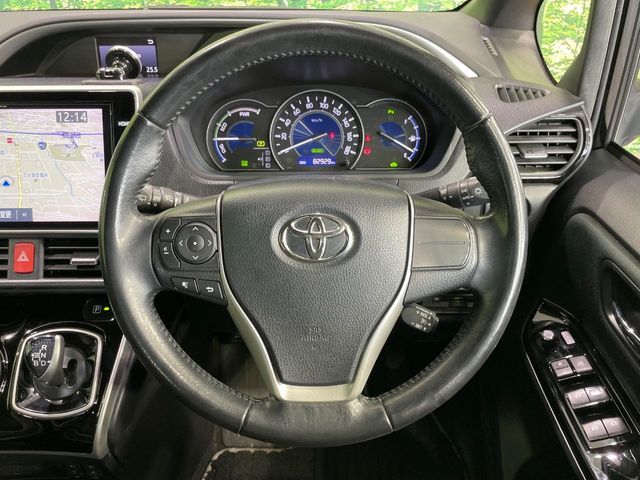 VOXY HYBRID