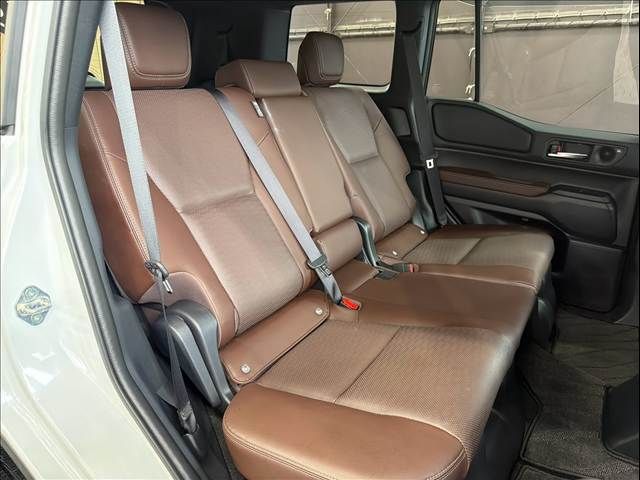 LANDCRUISER 250