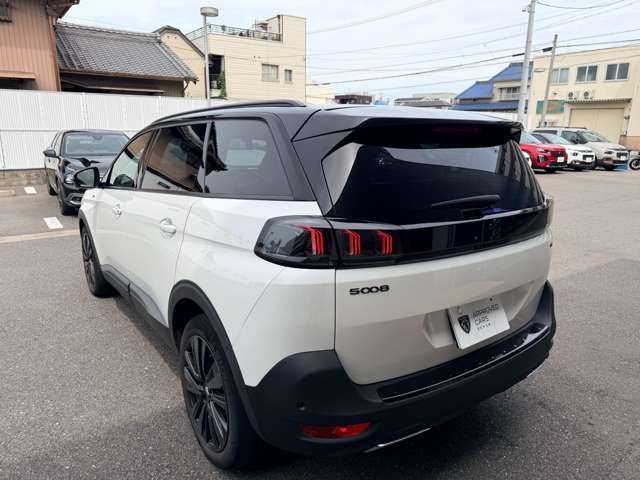 PEUGEOT 5008