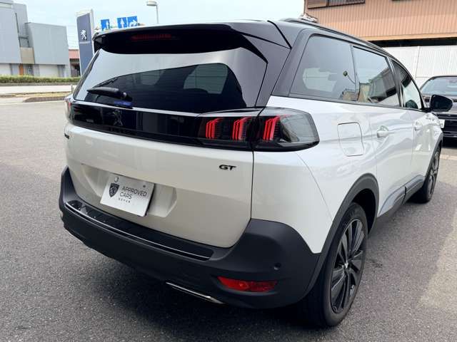 PEUGEOT 5008