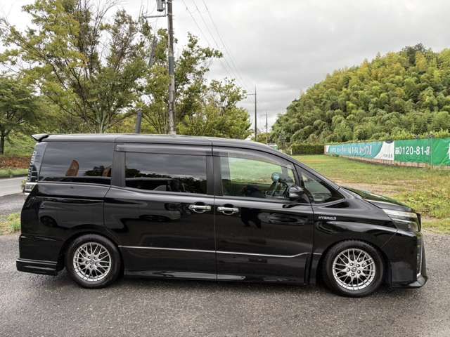 VOXY HYBRID