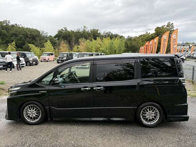 VOXY HYBRID