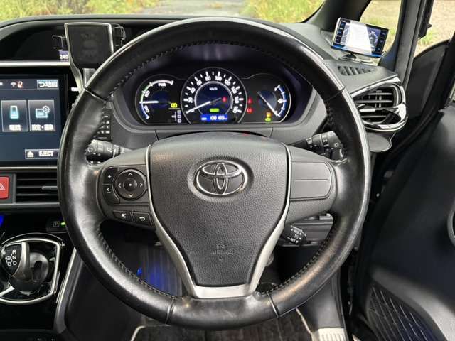 VOXY HYBRID
