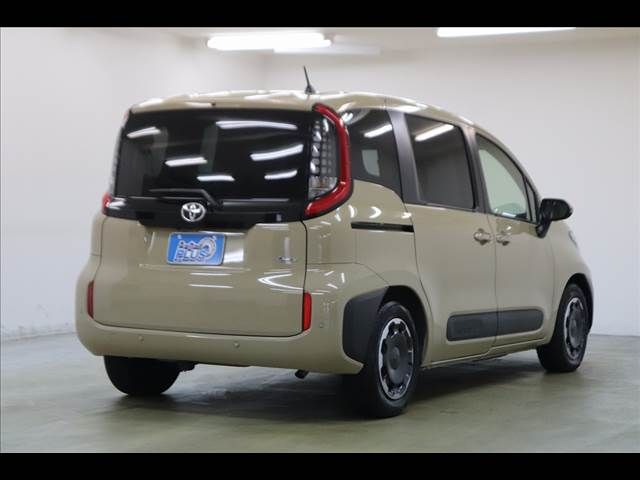 SIENTA HYBRID