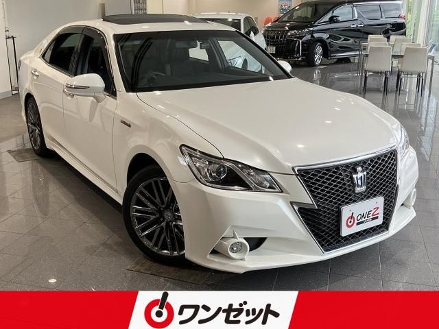 CROWN sedan hybrid