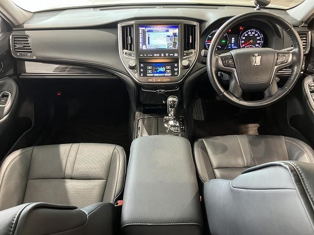 CROWN sedan hybrid