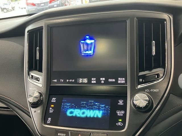 CROWN sedan hybrid