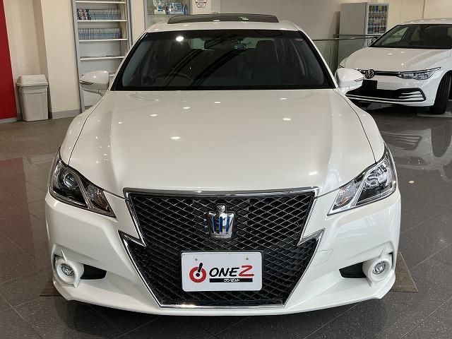 CROWN sedan hybrid