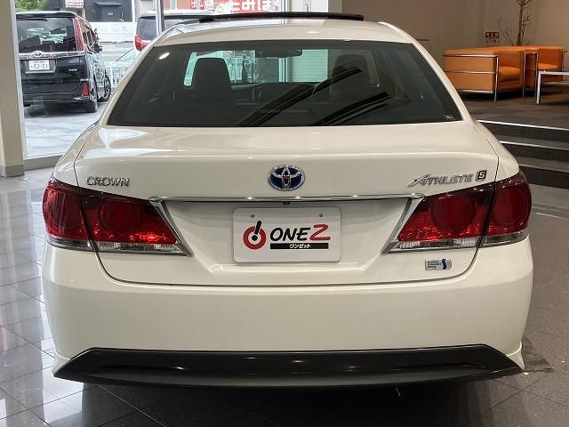 CROWN sedan hybrid