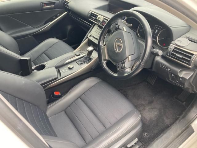 LEXUS IS300h