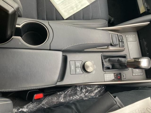 LEXUS IS300h