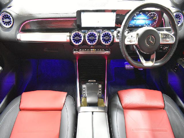 MERCEDES BENZ GLB