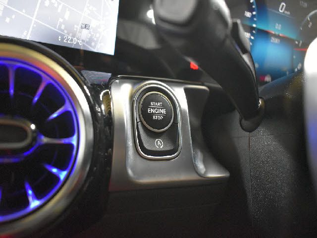 MERCEDES BENZ GLB
