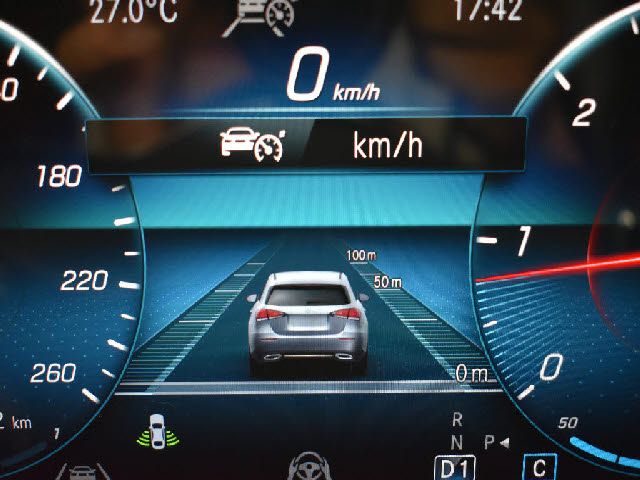 MERCEDES BENZ GLB