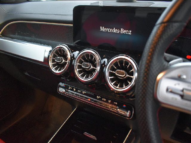 MERCEDES BENZ GLB