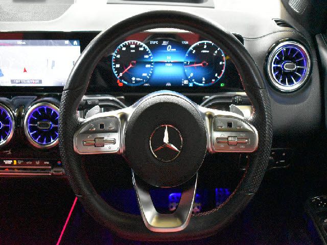 MERCEDES BENZ GLB