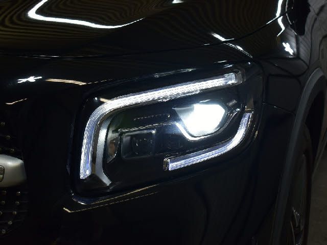 MERCEDES BENZ GLB