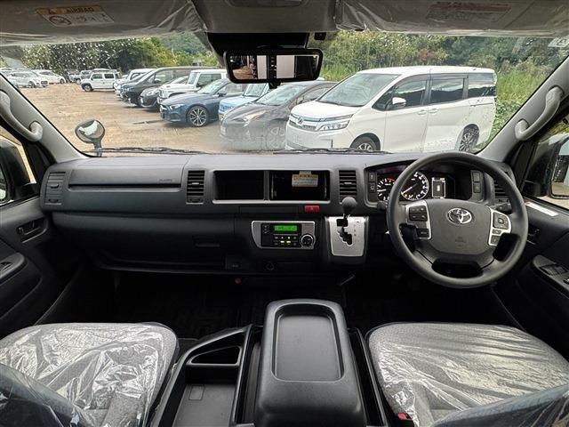 HIACE COMMUTER