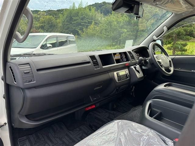 HIACE COMMUTER