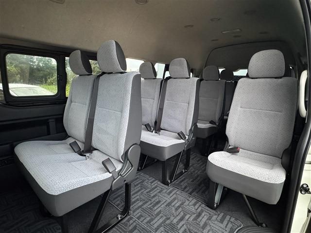 HIACE COMMUTER