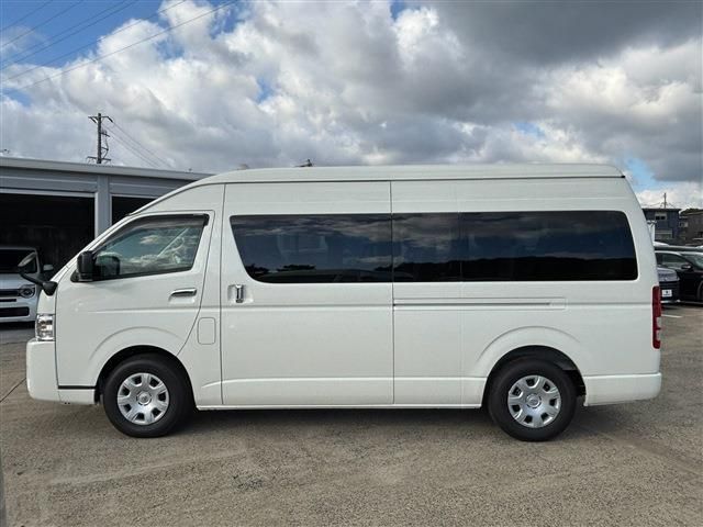 HIACE COMMUTER