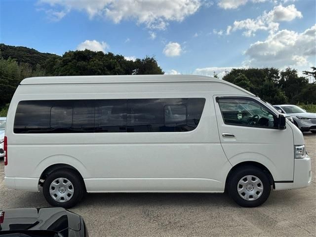 HIACE COMMUTER