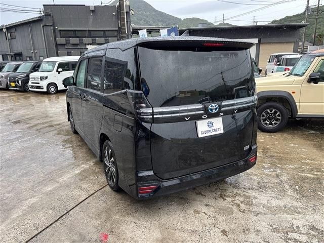 VOXY HYBRID