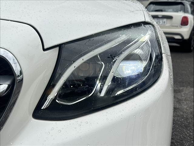 MERCEDES BENZ E class sedan