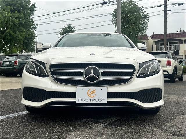 MERCEDES BENZ E class sedan