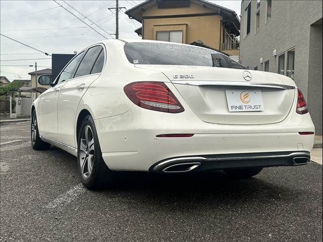 MERCEDES BENZ E class sedan