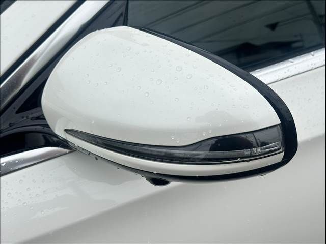 MERCEDES BENZ E class sedan